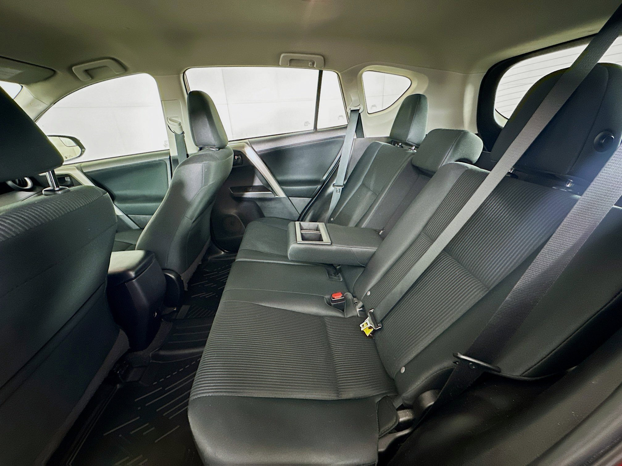 Used 2018 Toyota RAV4 LE w/ Carpet Mat Package image 25