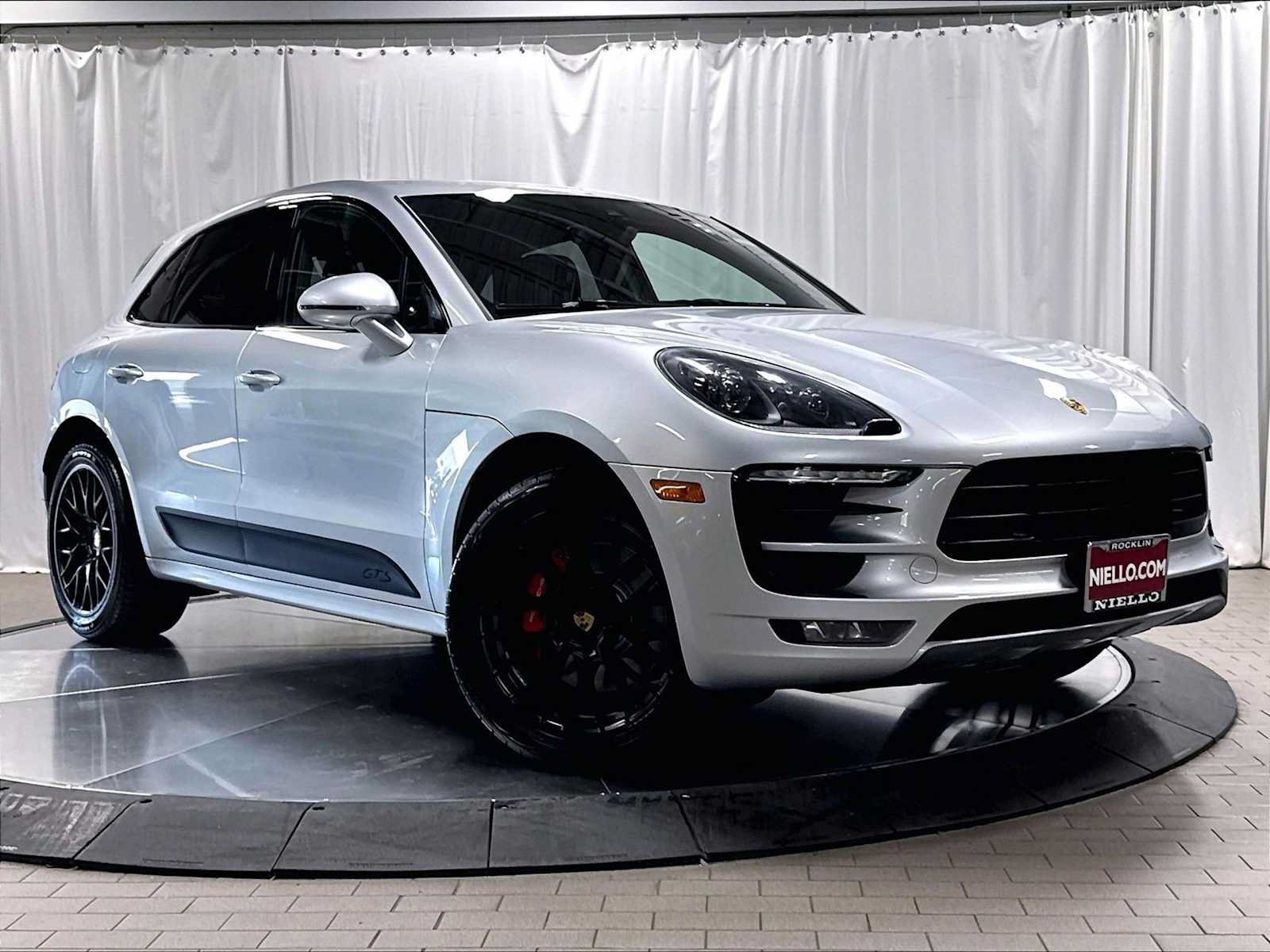 Used 2017 Porsche Macan GTS AWD/4WD image 11