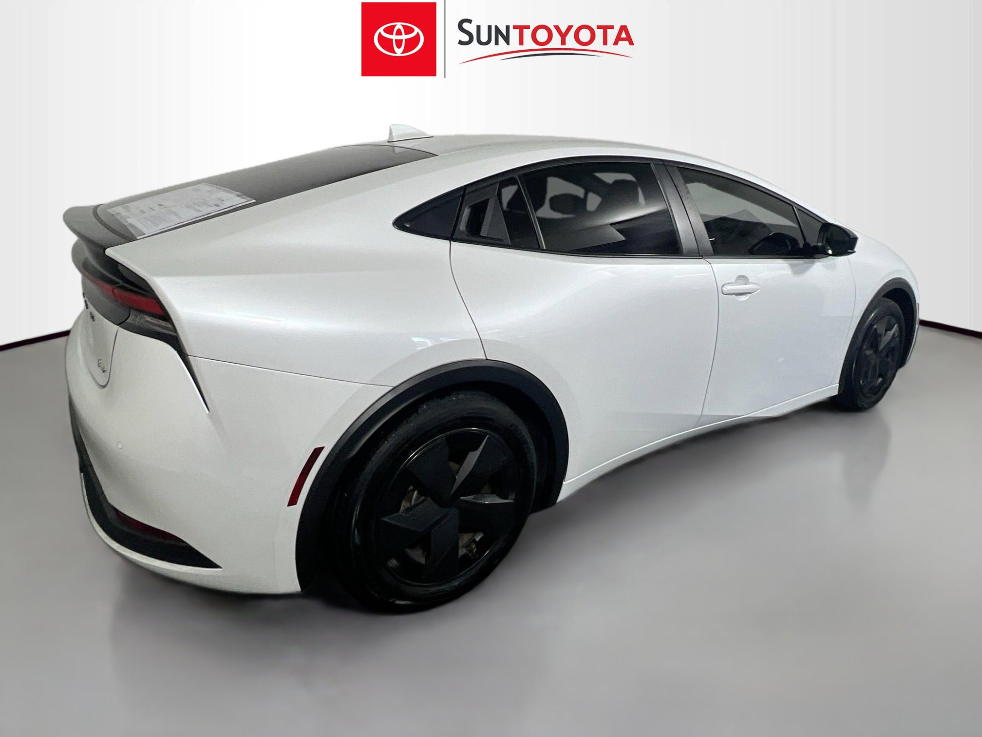 Used 2025 Toyota Prius LE FWD image 4