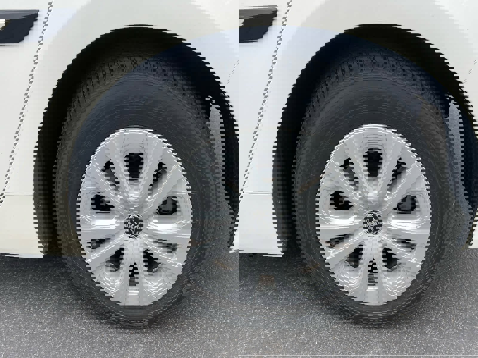 Used 2019 Toyota Prius LE image 14