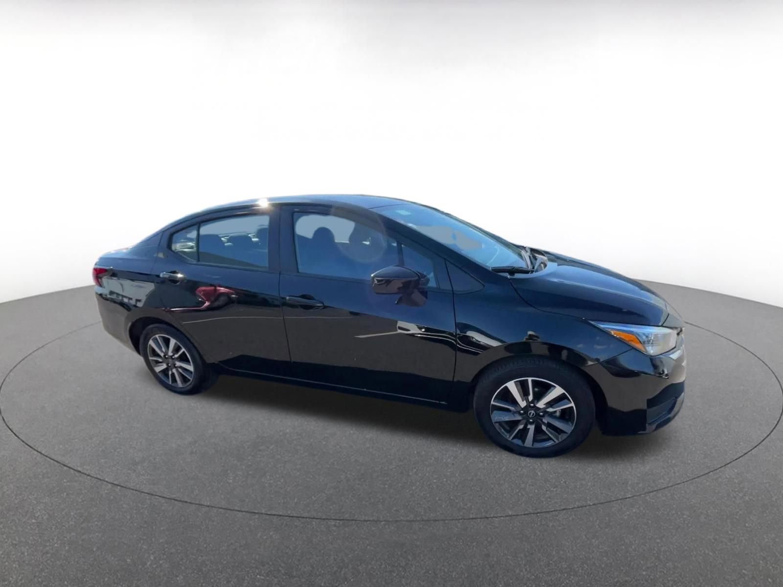 Used 2025 Nissan Versa SV FWD video 2