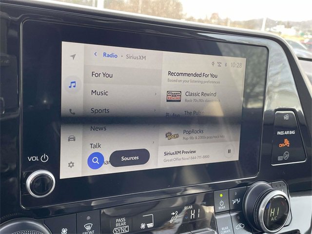 Used 2024 Toyota Highlander XLE image 30