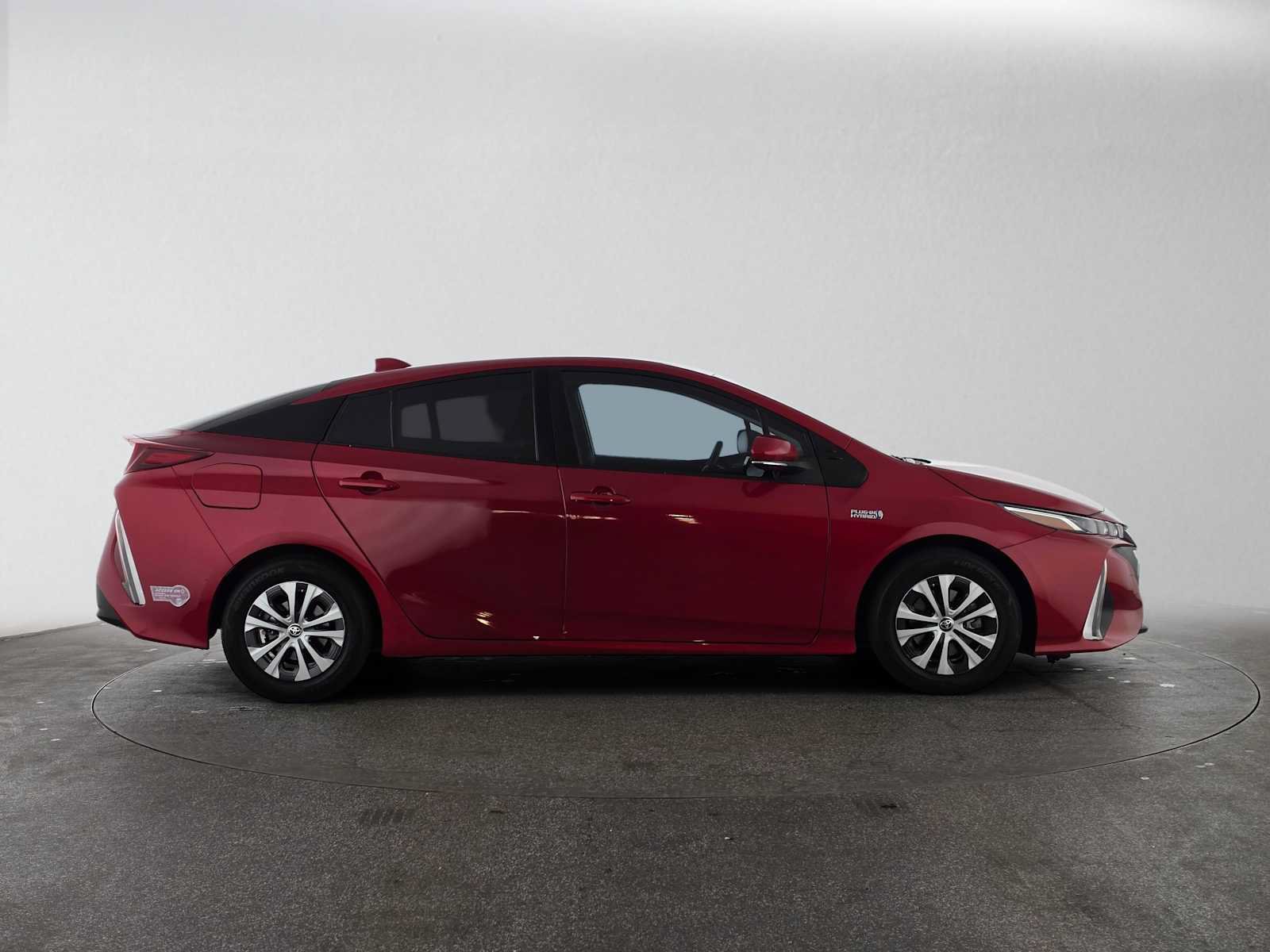 Used 2021 Toyota Prius Prime XLE w/ Carpet Mat Package (TMS) FWD image 2
