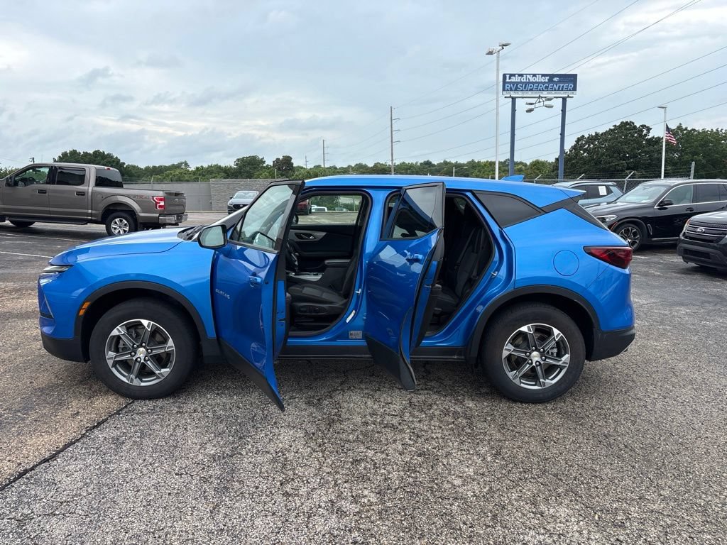 Used 2024 Chevrolet Blazer LT FWD image 4