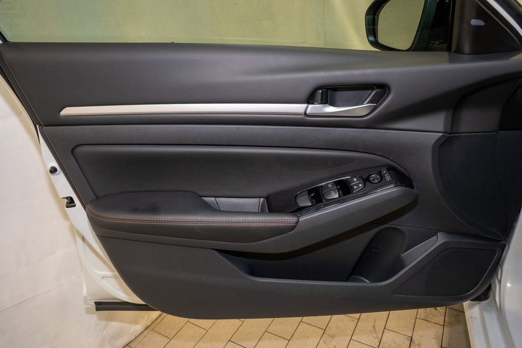 New 2025 Nissan Altima 2.5 SR image 12