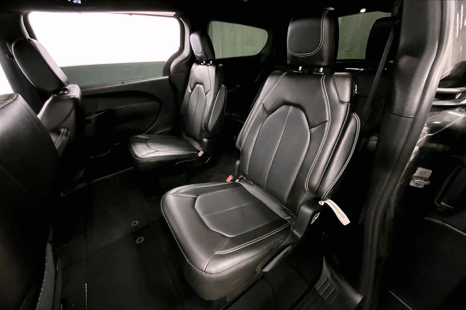 Used 2025 Chrysler Pacifica Select image 25