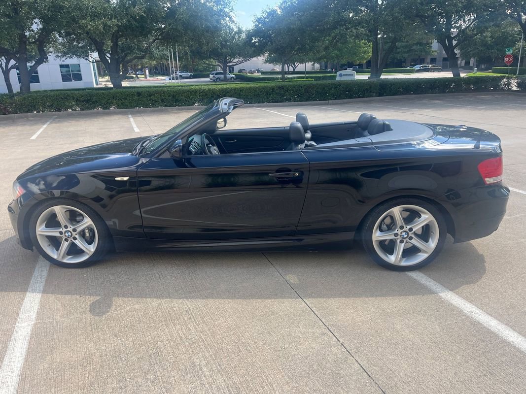 Used 2010 BMW 135i Convertible w/ Premium Pkg image 5