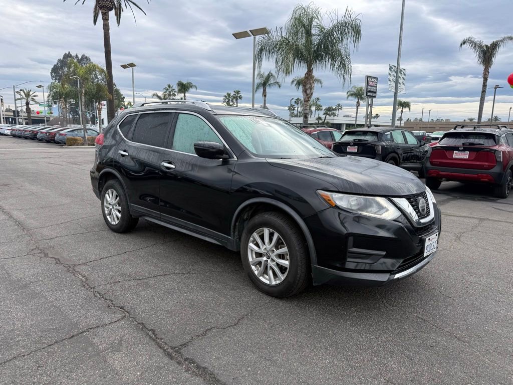 Used 2019 Nissan Rogue SV image 1