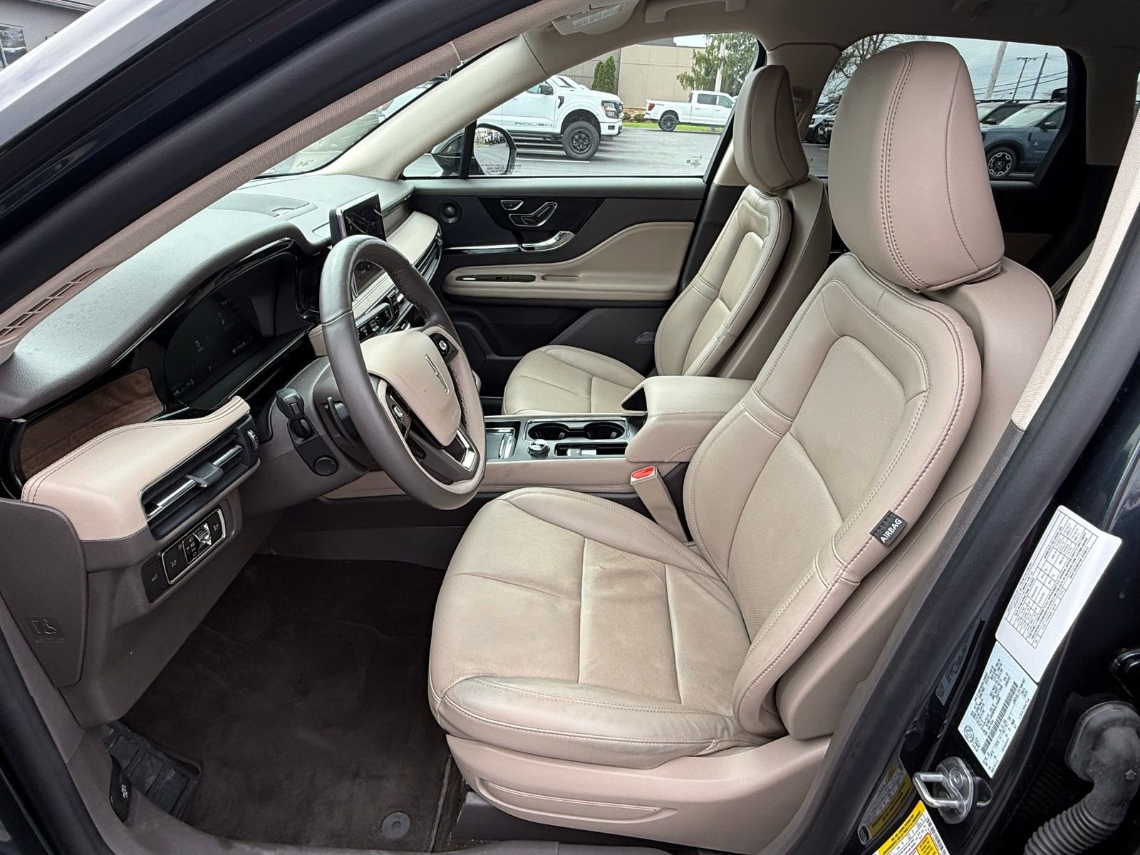 Used 2022 Lincoln Corsair Reserve w/ Equipment Group 201A image 12