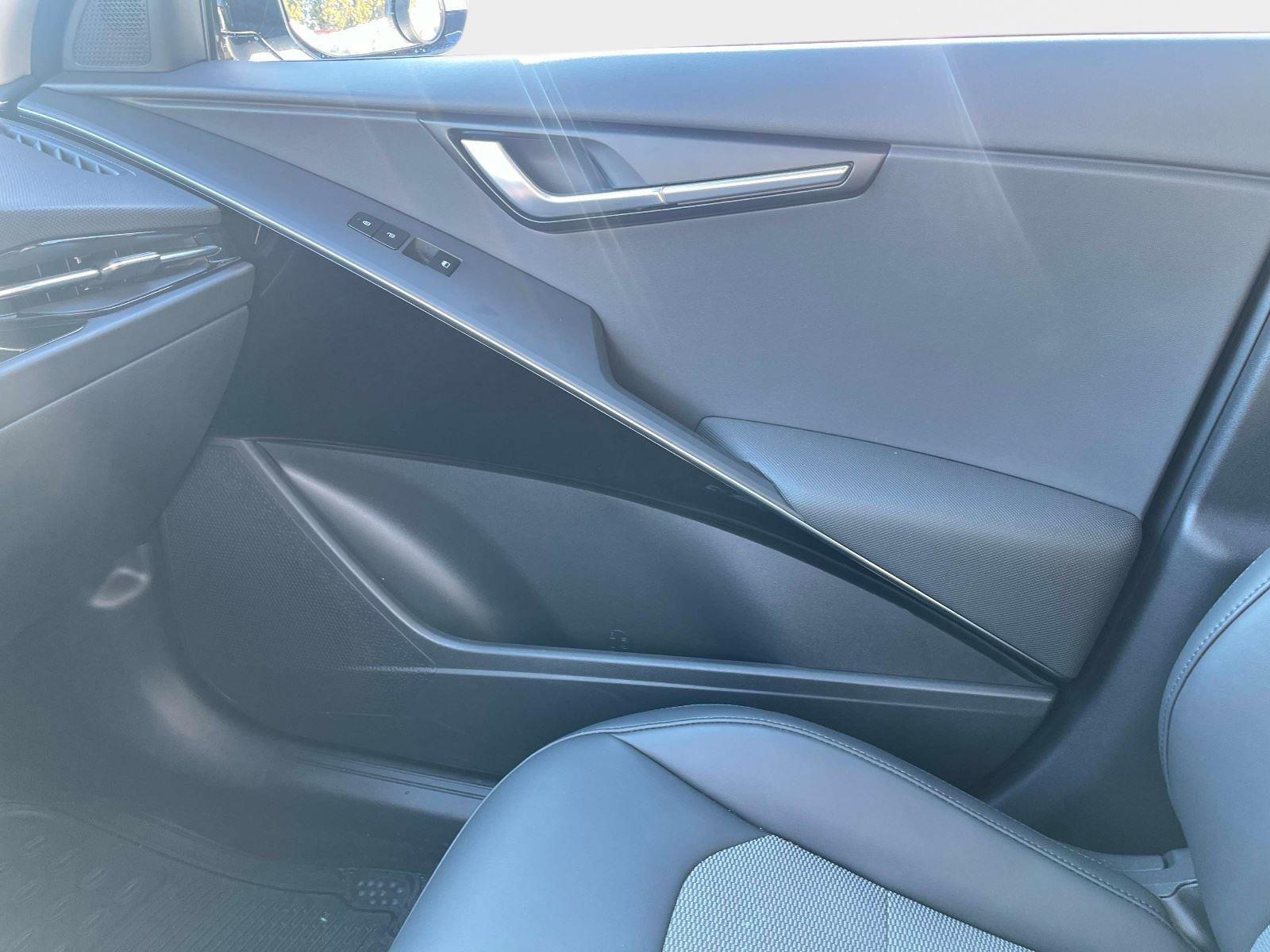 Used 2025 Kia Niro Wind w/ Wind Preserve Package image 23