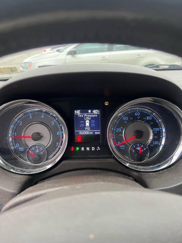 Used 2012 Chrysler Town & Country Touring-L w/ Entertainment Group #2 image 14