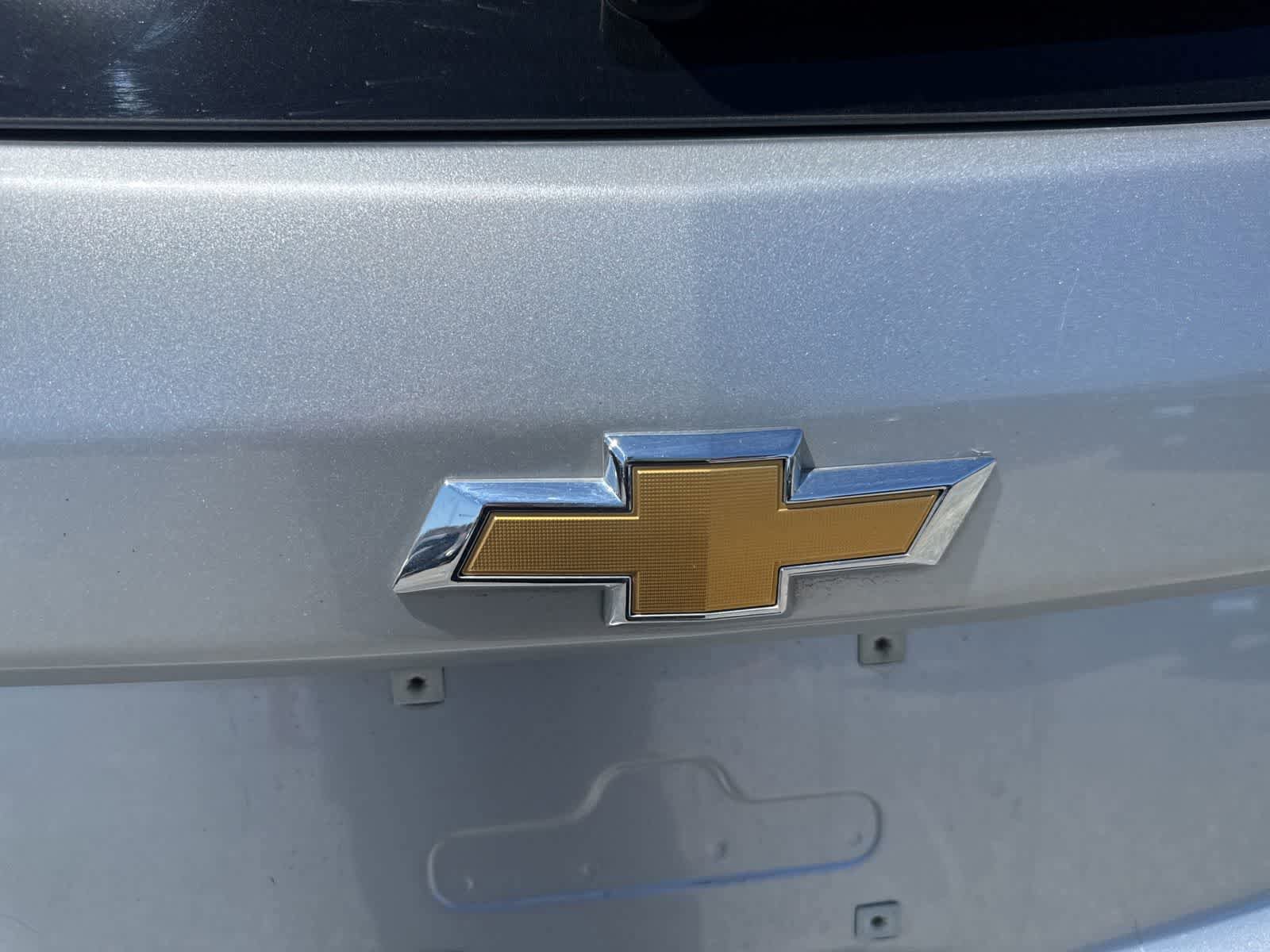 Used 2022 Chevrolet Equinox LS w/ LPO, Floor Liner Package AWD/4WD image 13