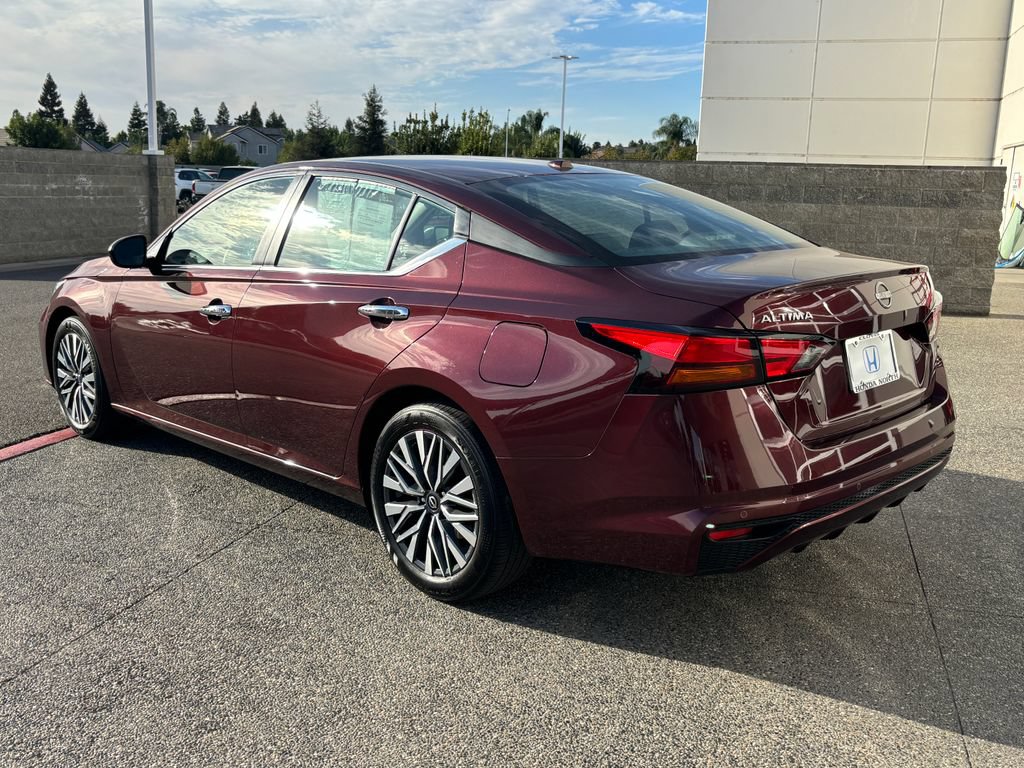 Used 2025 Nissan Altima 2.5 SV FWD image 7