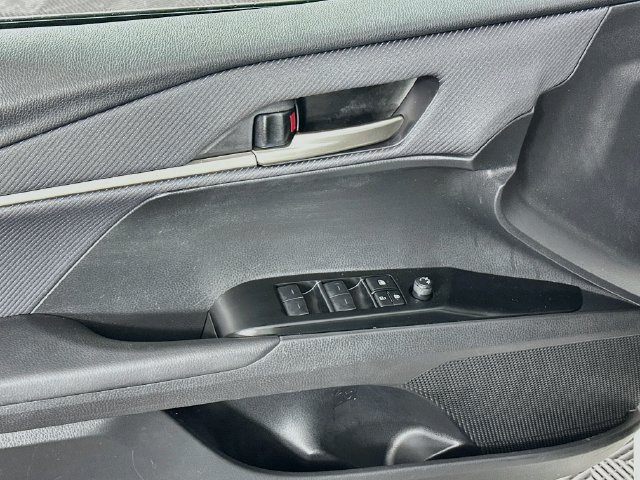 Used 2025 Toyota Camry SE FWD image 22