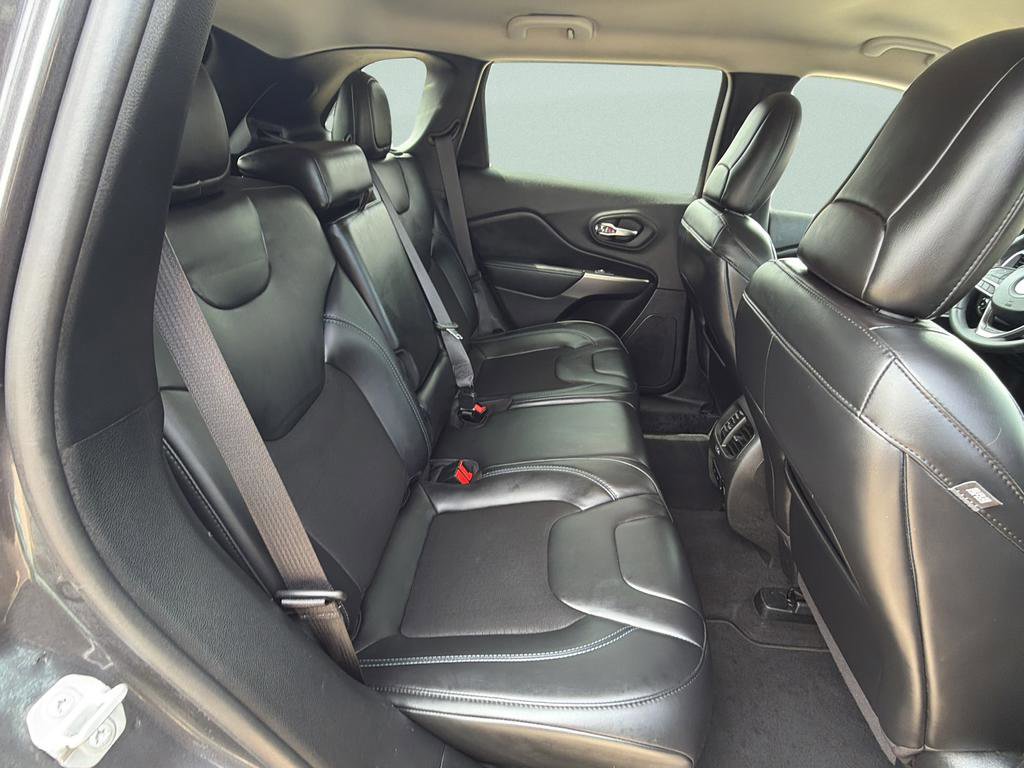 Used 2020 Jeep Cherokee Latitude Plus w/ Comfort/Convenience Group FWD image 12