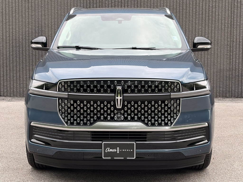 New 2027 Lincoln Navigator Reserve AWD/4WD image 3