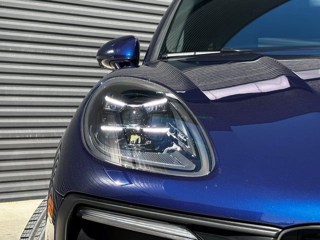 Used 2025 Porsche Macan AWD/4WD image 12