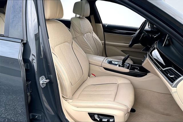 Used 2020 BMW 750i xDrive w/ Executive Package AWD/4WD image 29