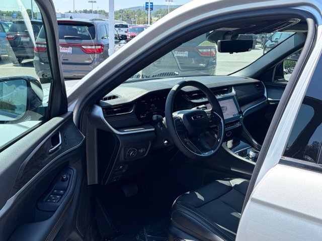 New 2026 Jeep Grand Cherokee Limited AWD/4WD image 14