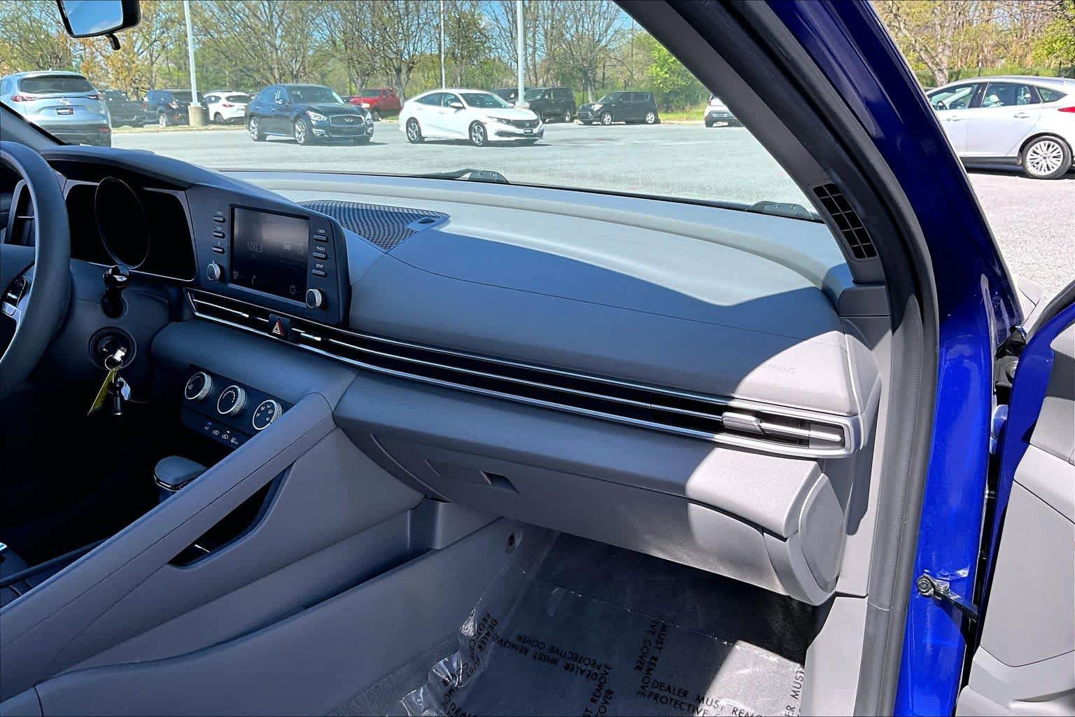 Used 2023 Hyundai Elantra SE FWD image 18