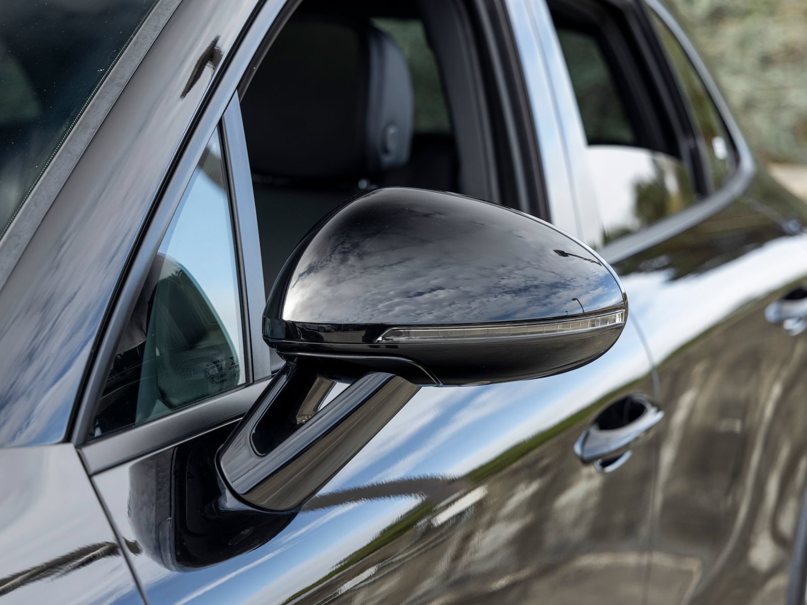 Certified 2023 Porsche Macan AWD/4WD image 19