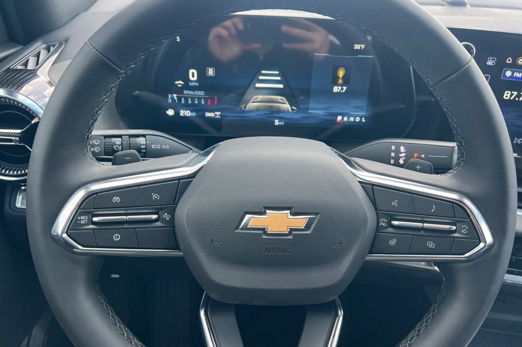 New 2026 Chevrolet Equinox LT w/ Convenience Package II image 21