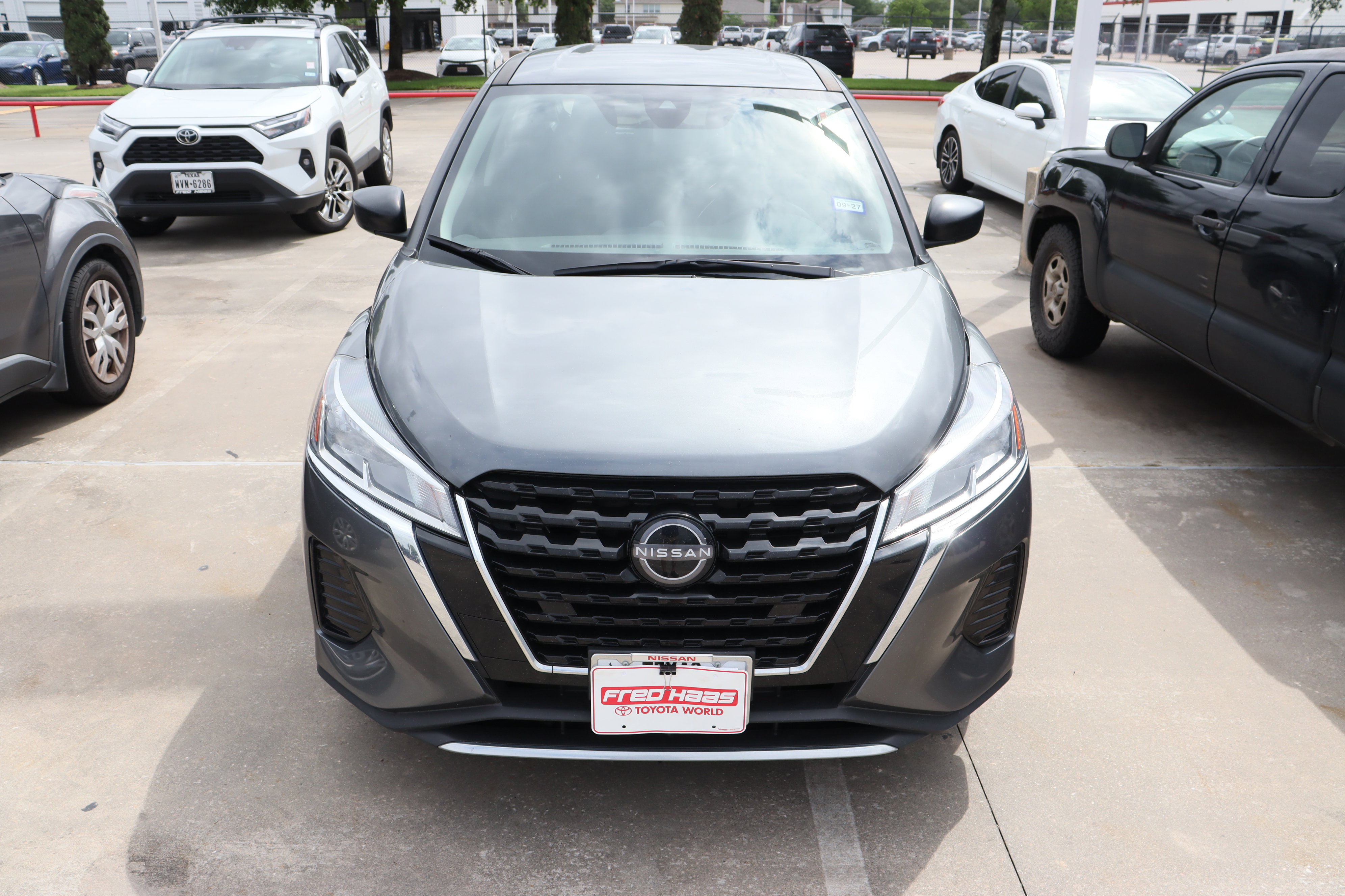 Used 2025 Nissan Kicks Play S image 4