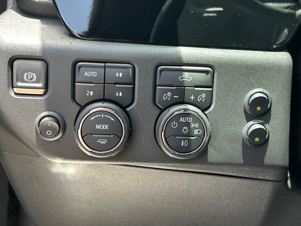 Used 2025 Chevrolet Silverado 1500 LT Trail Boss AWD/4WD image 24