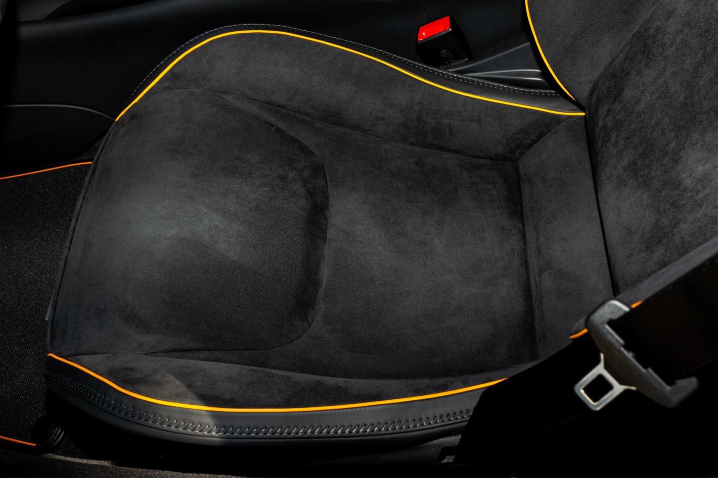 Used 2024 McLaren Artura RWD image 57