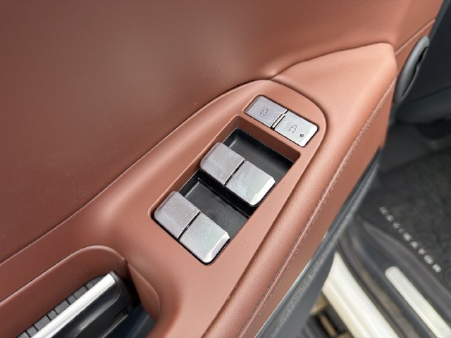 New 2026 Lincoln Navigator Reserve AWD/4WD image 22