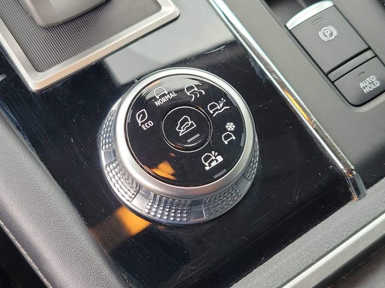 Used 2024 Mitsubishi Outlander SE image 29