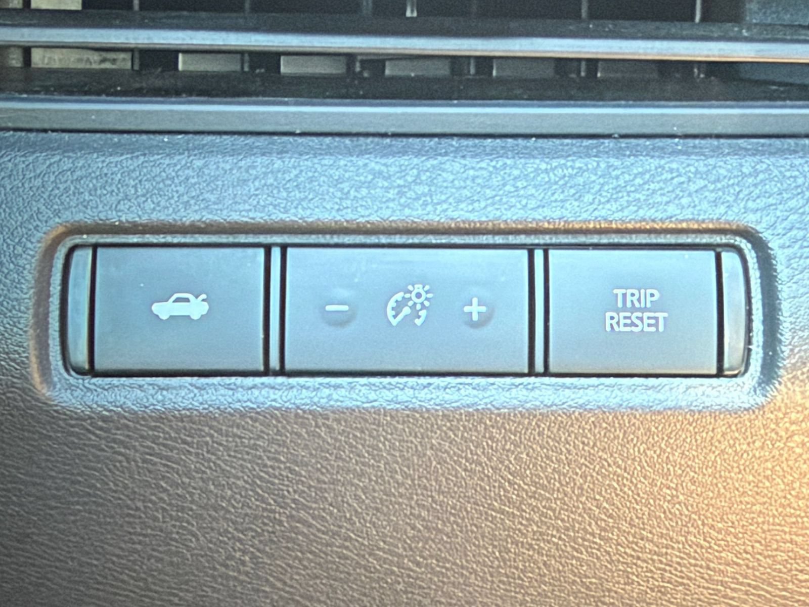 Used 2025 Nissan Altima 2.5 SV FWD image 34