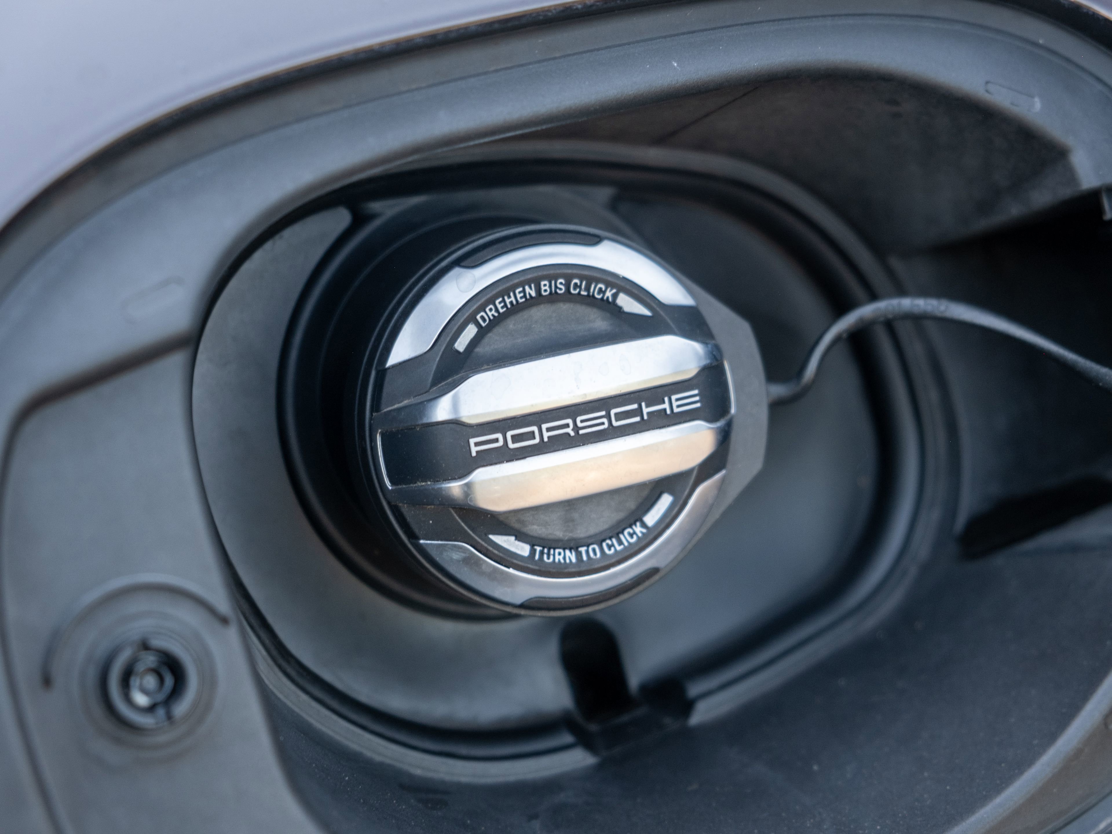 Certified 2022 Porsche Macan AWD/4WD image 20