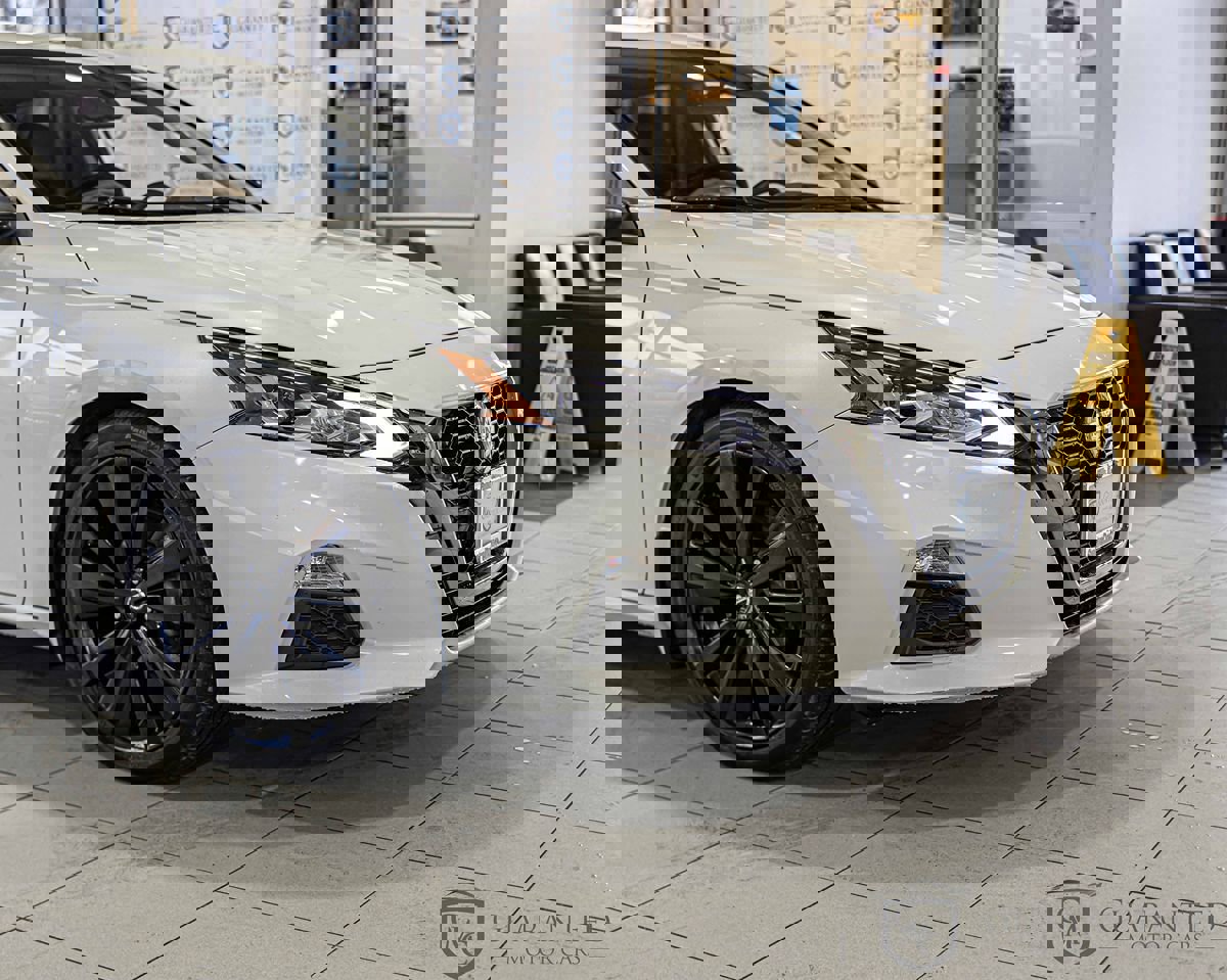 Used 2019 Nissan Altima 2.5 SR w/ SR Premium Package image 3