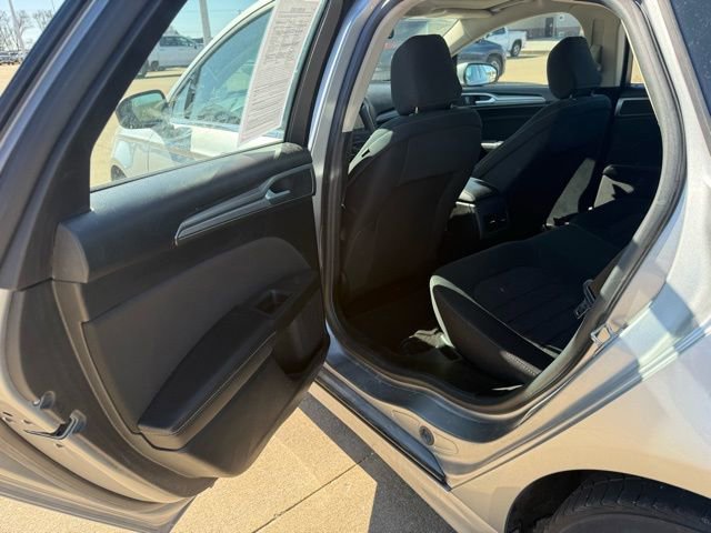 Used 2020 Ford Fusion SE image 17