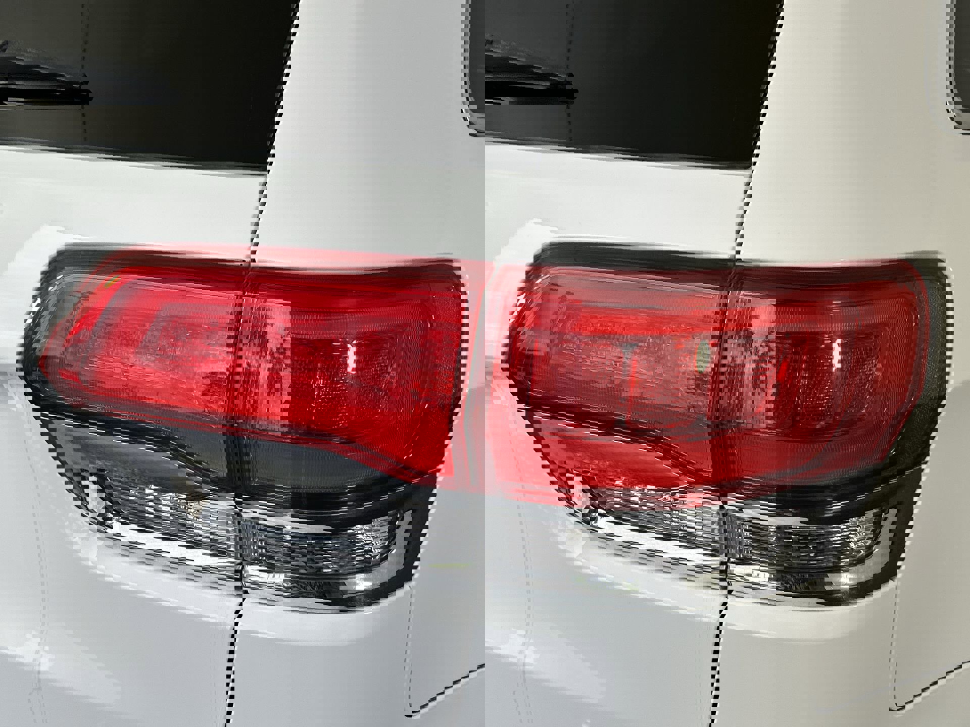 Used 2018 Jeep Grand Cherokee Limited image 30