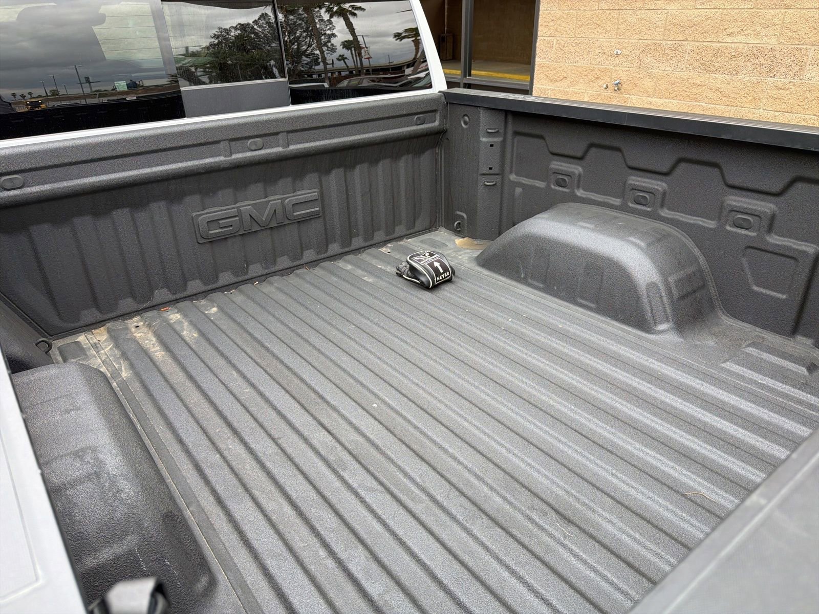 Certified 2025 GMC Sierra 1500 AT4 w/ AT4 Premium Package image 8