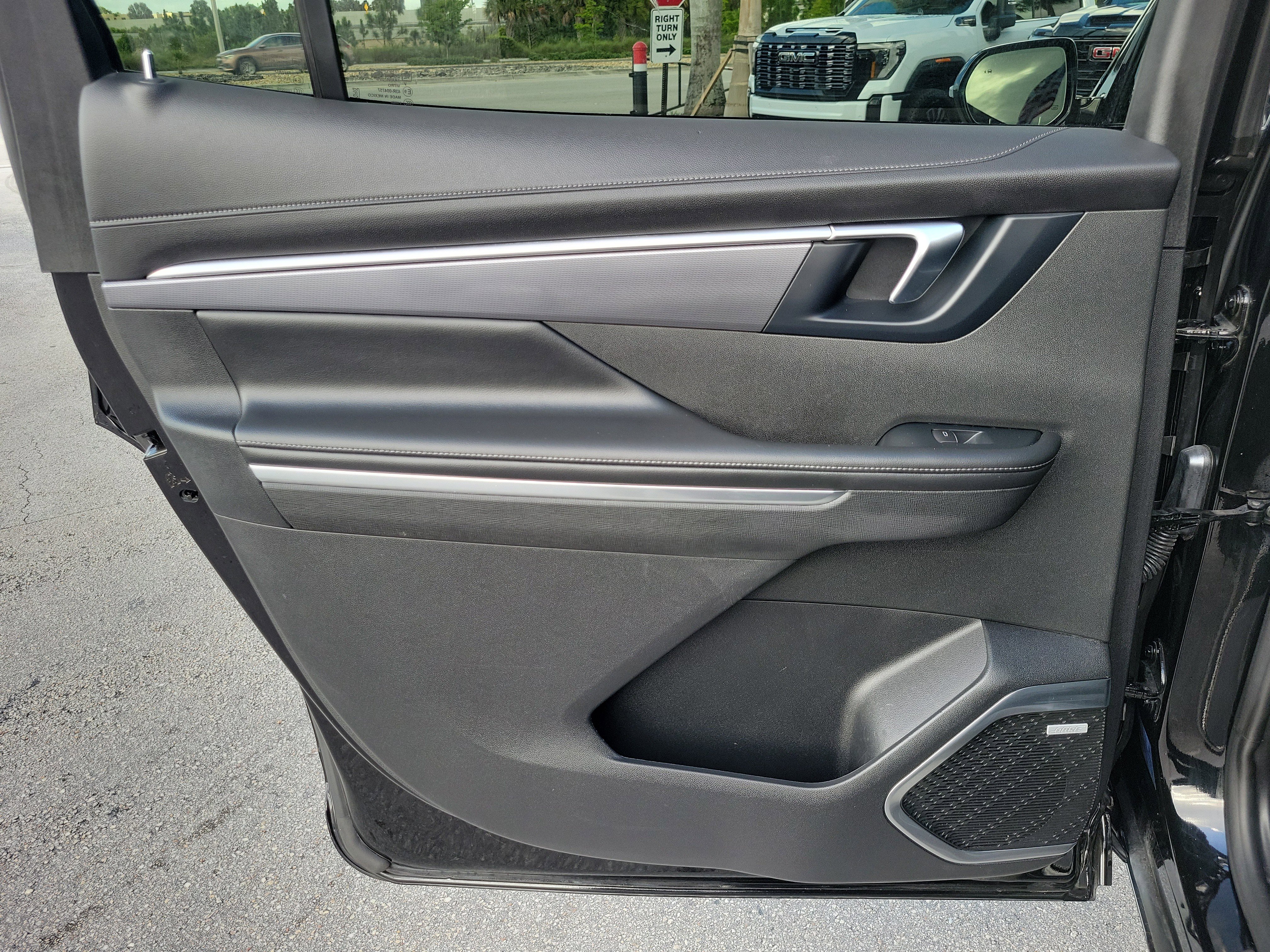 Used 2025 Buick Enclave Sport Touring w/ Power Package image 27