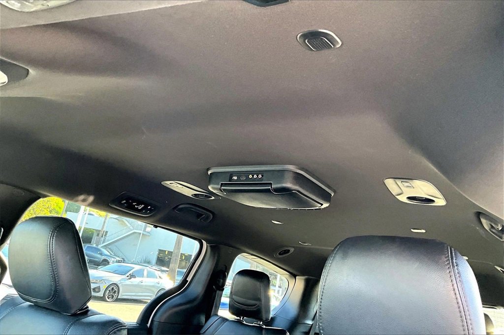 Used 2019 Chrysler Pacifica Touring Plus w/ S Appearance Package image 12