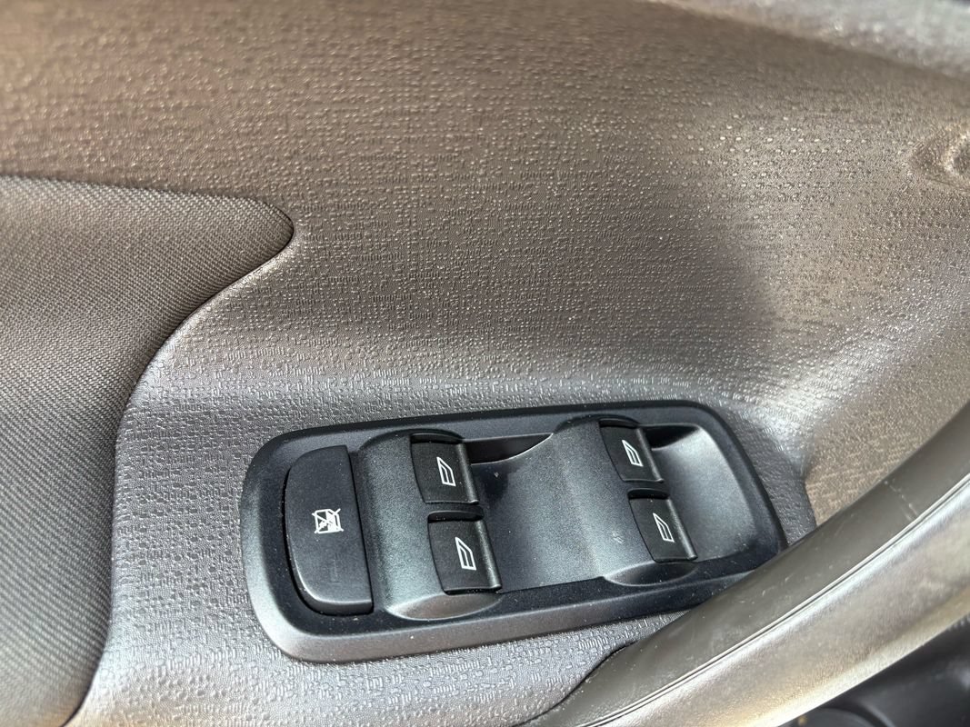 Used 2015 Ford Fiesta SE w/ Equipment Group 201A FWD image 12