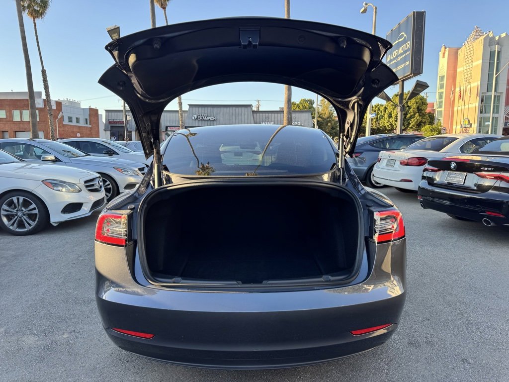 Used 2023 Tesla Model 3 Standard Range image 9