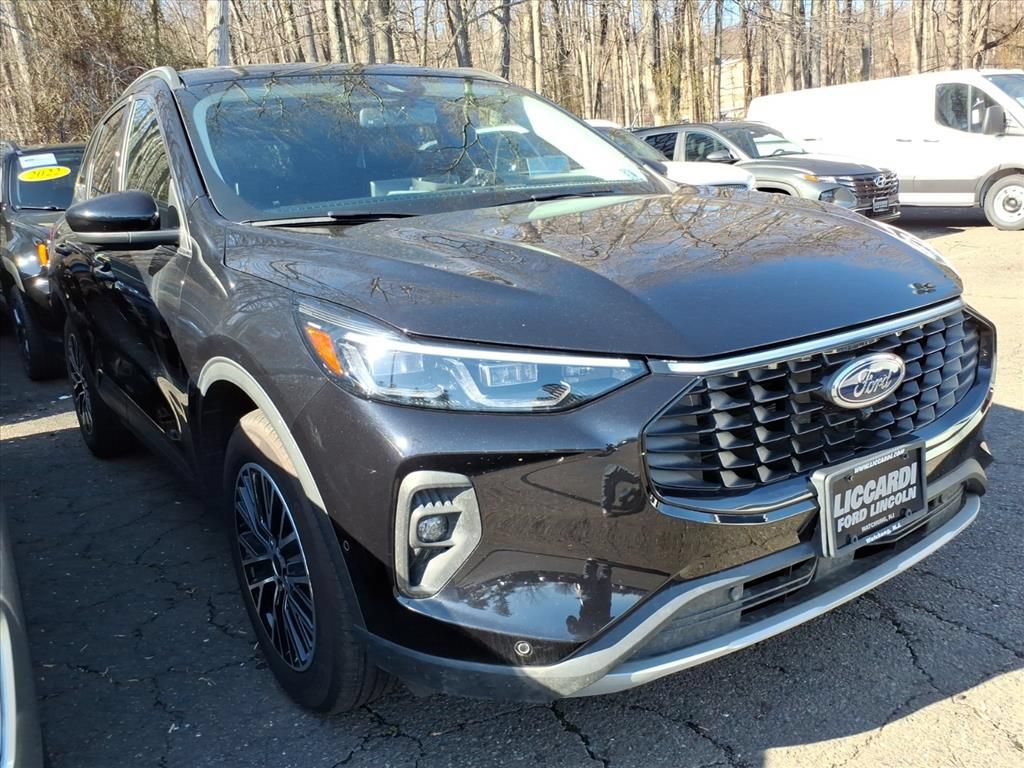 New 2024 Ford Escape SE w/ PHEV Premium Package