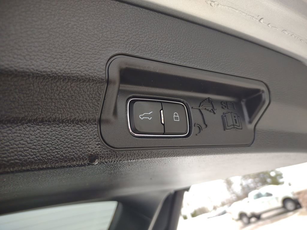 Used 2021 Ford Explorer XLT w/ Equipment Group 202A image 25