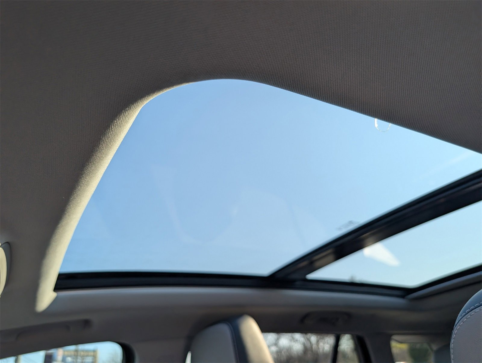 Used 2024 GMC Terrain SLT w/ Infotainment Package II image 7