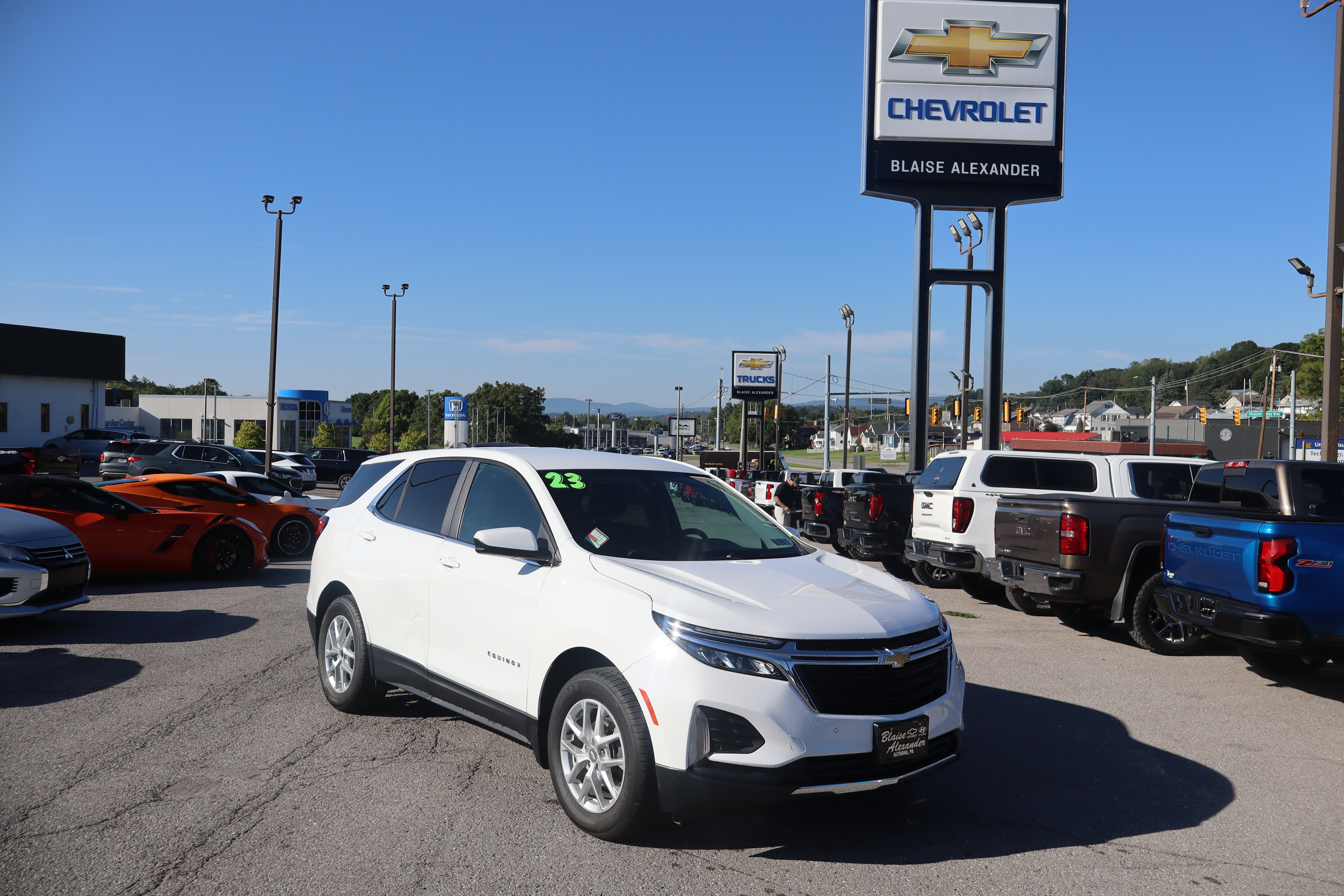 Used 2023 Chevrolet Equinox LT w/ LPO, Floor Liner Package AWD/4WD image 1