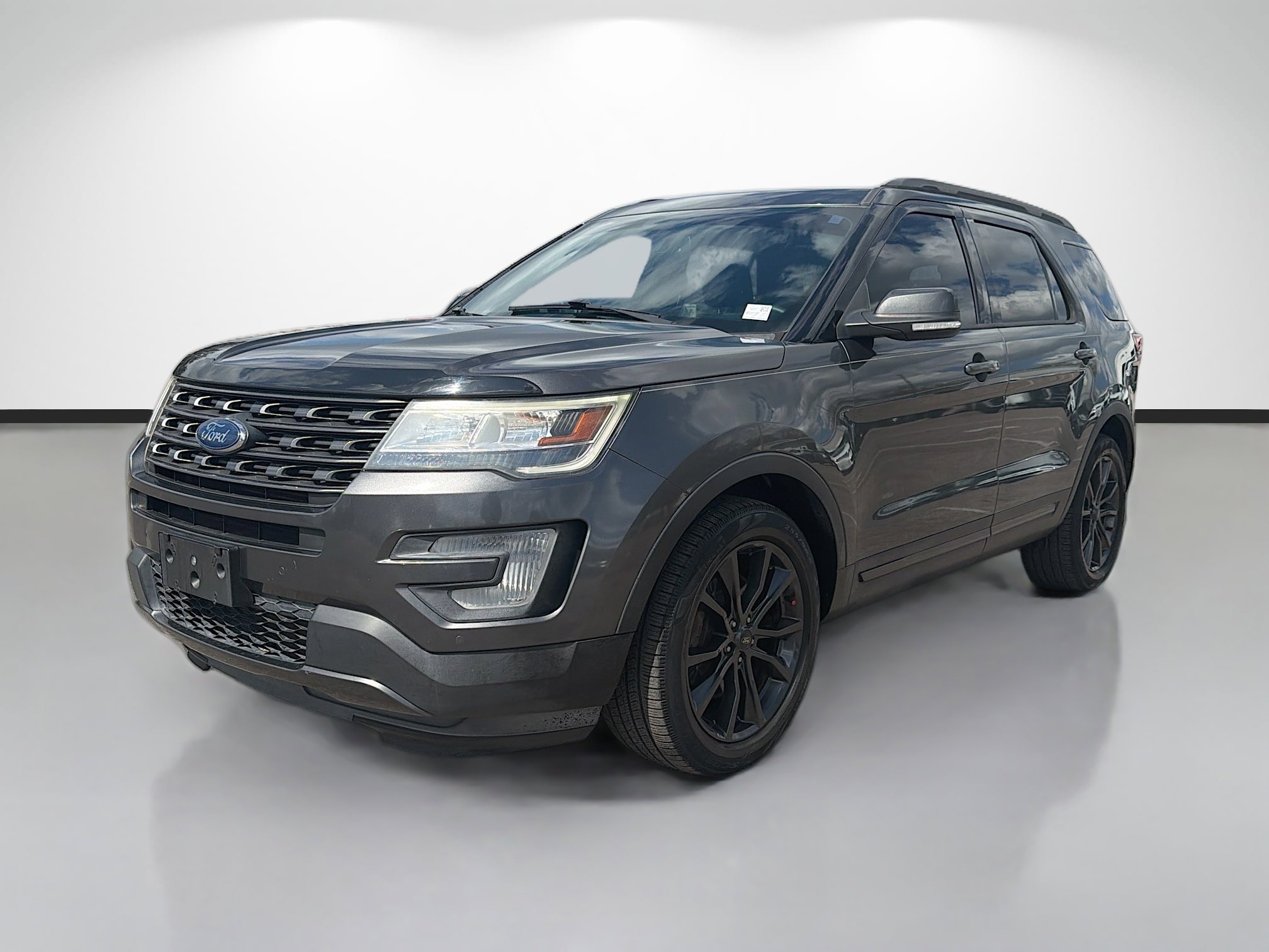 Used 2017 Ford Explorer XLT w/ Equipment Group 202A image 7