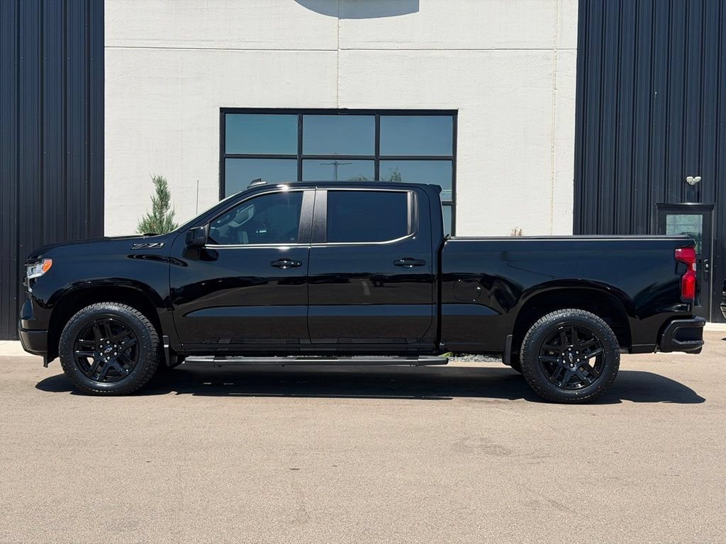 Used 2024 Chevrolet Silverado 1500 RST w/ Z71 Off-Road Package AWD/4WD image 2