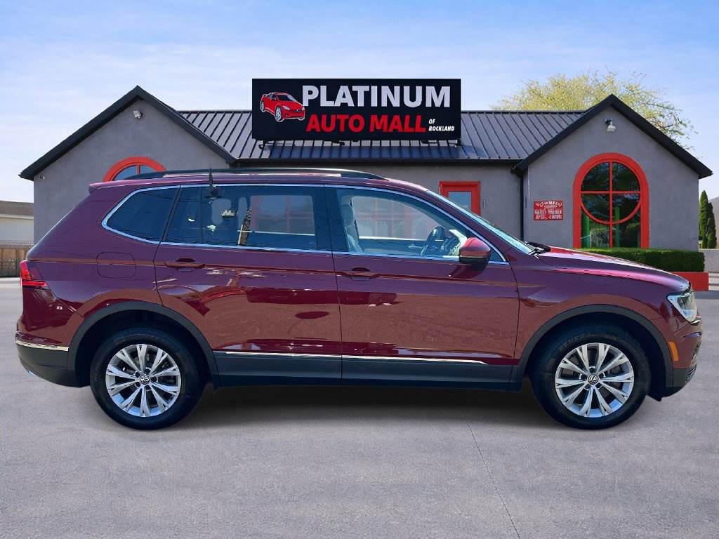 Used 2018 Volkswagen Tiguan SE w/ Panoramic Sunroof Package AWD/4WD image 2