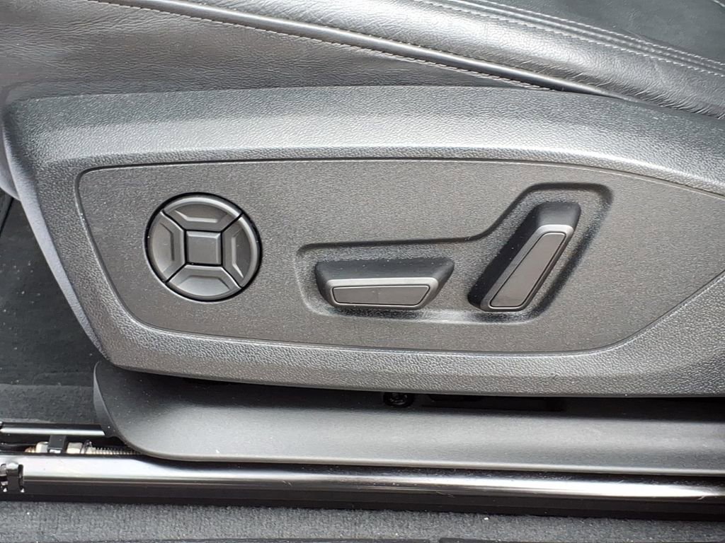 Used 2025 Audi Q3 2.0T Premium image 12