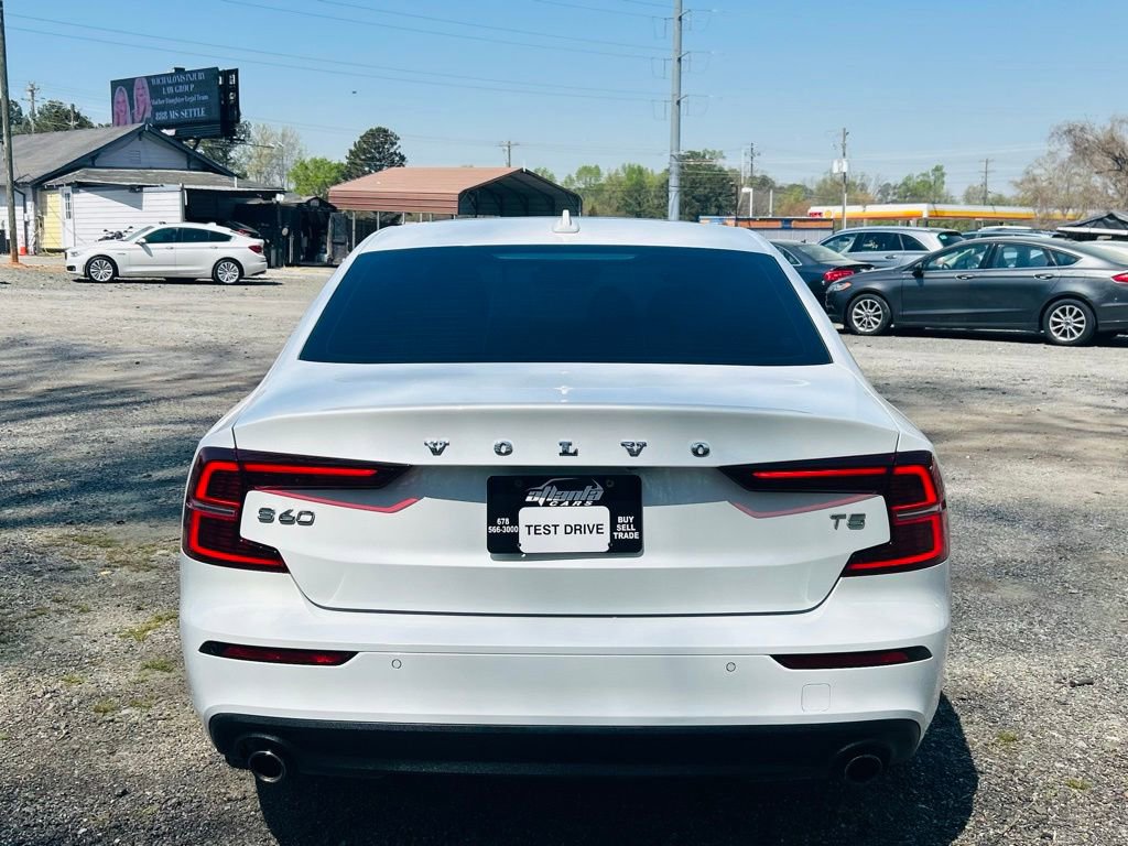 Used 2020 Volvo S60 T5 Momentum image 3